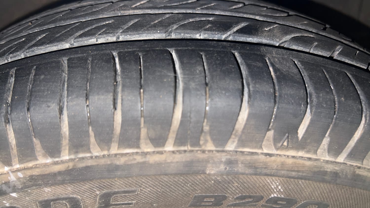 Used 2011 Hyundai Eon Sportz Petrol Manual tyres RIGHT FRONT TYRE TREAD VIEW