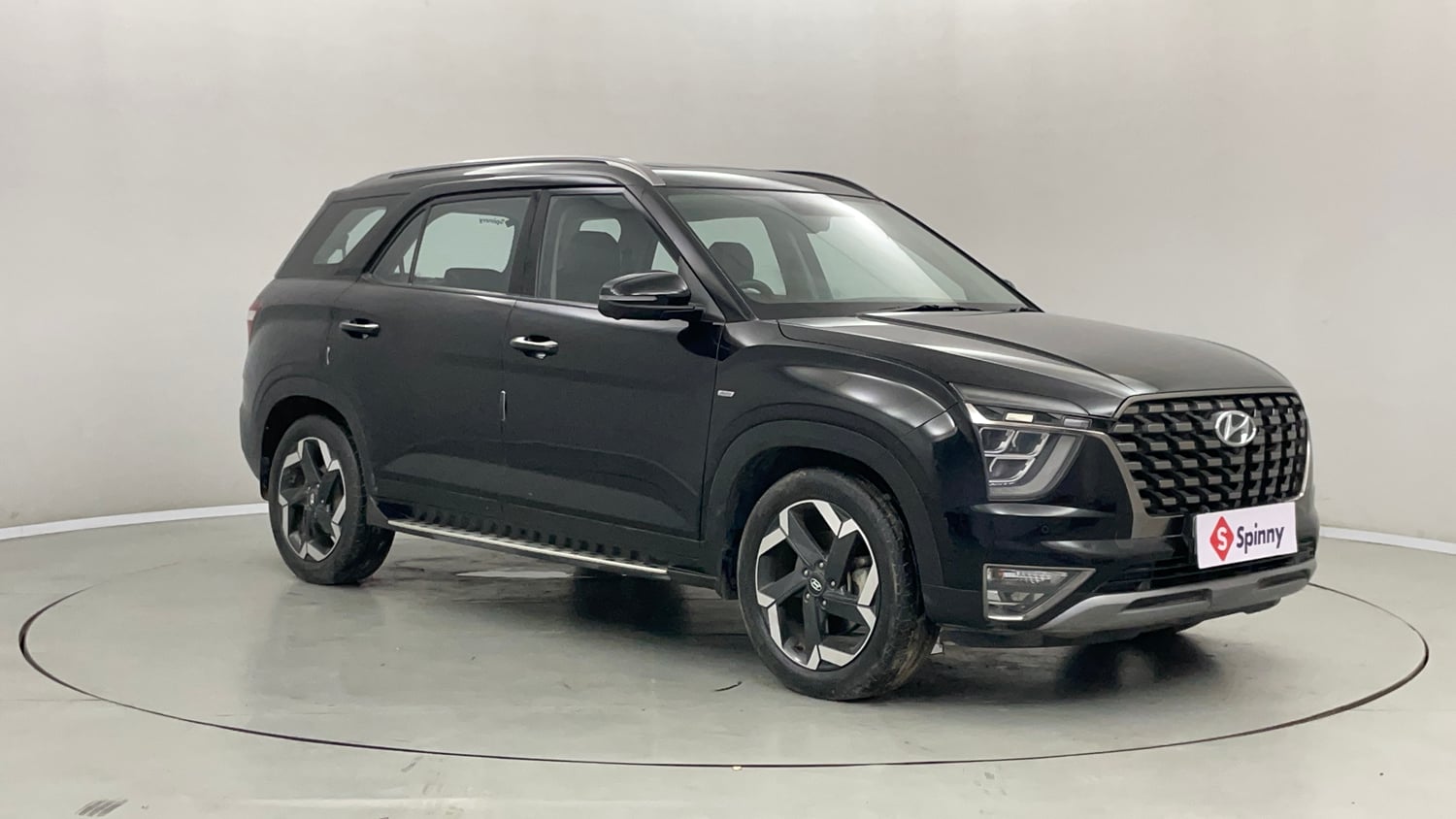 Used 2023 Hyundai Alcazar Signature (O) 6 STR 1.5 Diesel AT Diesel Automatic exterior RIGHT FRONT CORNER VIEW