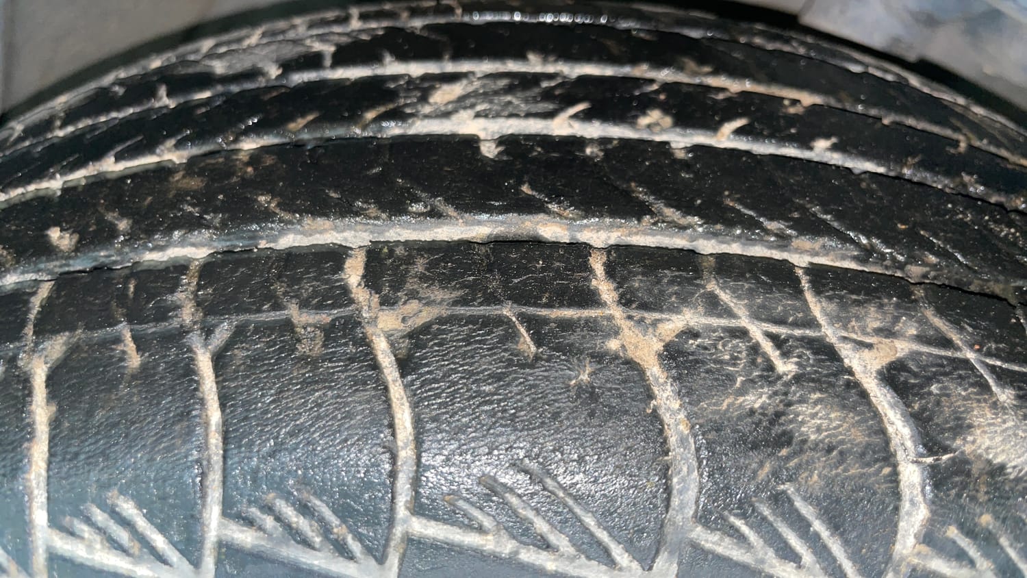 Used 2023 Hyundai Alcazar Signature (O) 6 STR 1.5 Diesel AT Diesel Automatic tyres RIGHT FRONT TYRE TREAD VIEW