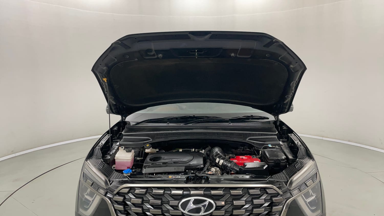 Used 2023 Hyundai Alcazar Signature (O) 6 STR 1.5 Diesel AT Diesel Automatic engine ENGINE & BONNET OPEN FRONT VIEW