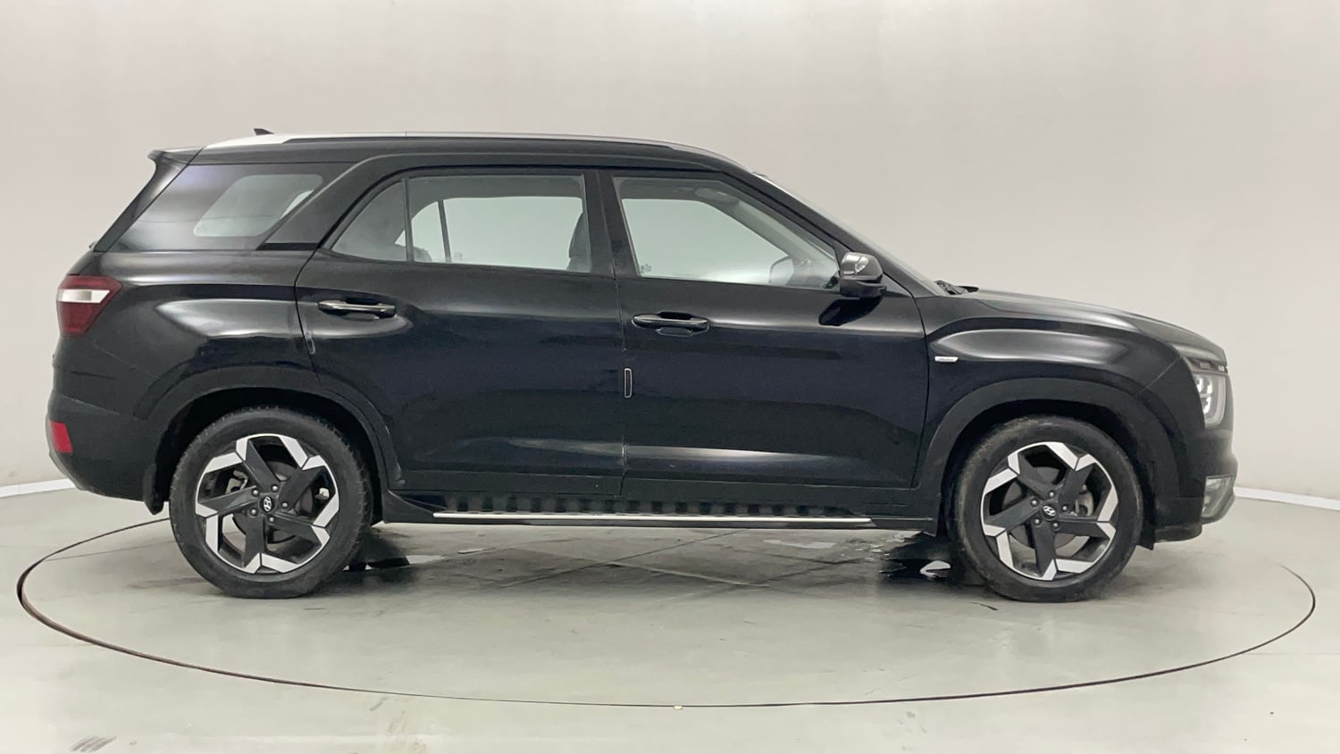 Used 2023 Hyundai Alcazar Signature (O) 6 STR 1.5 Diesel AT Diesel Automatic exterior RIGHT SIDE VIEW
