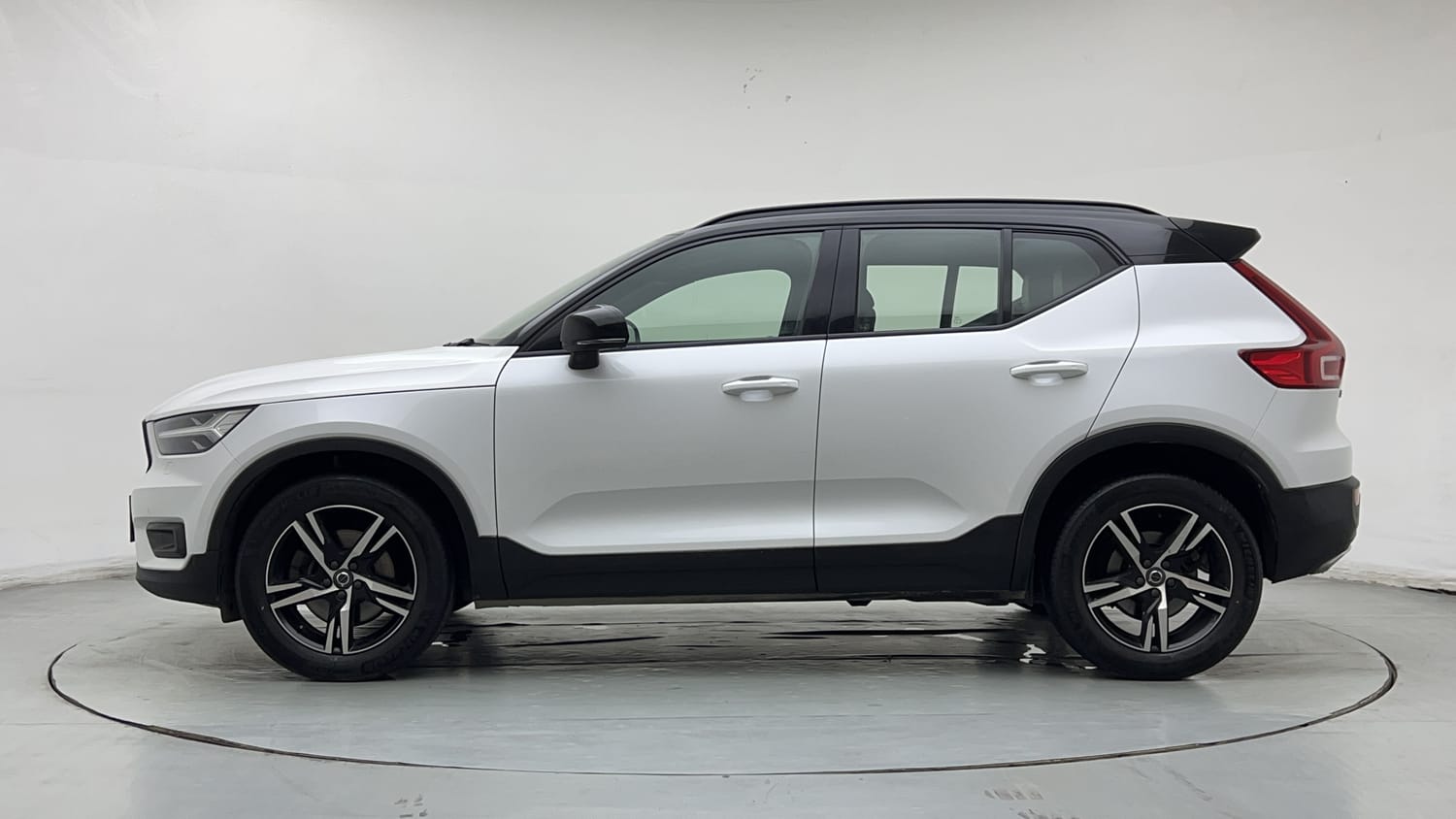 2021 Volvo XC40 T4 R-Design-1