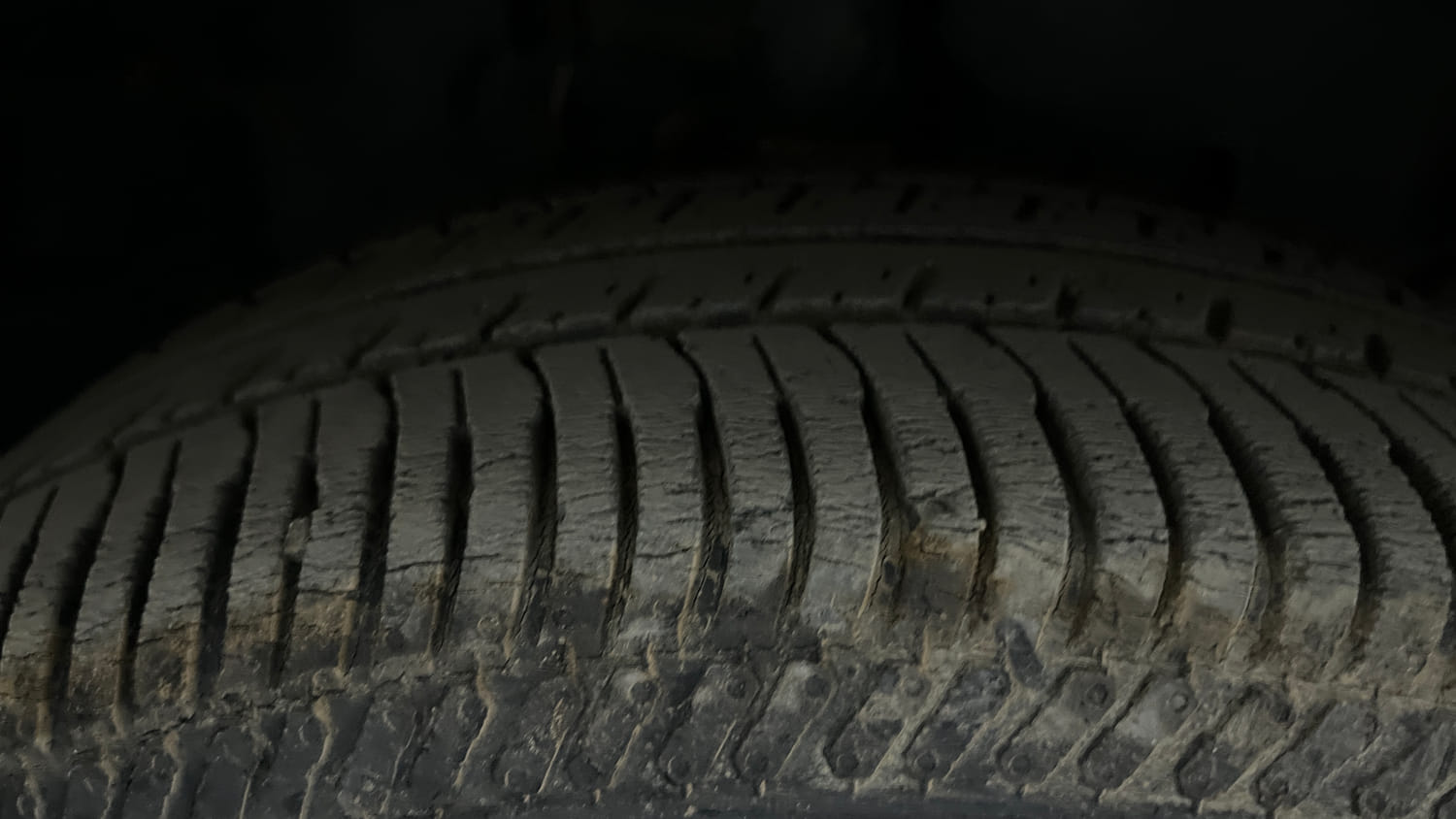 Used 2019 Ford EcoSport Titanium 1.5L Ti-VCT Petrol Manual tyres RIGHT FRONT TYRE TREAD VIEW