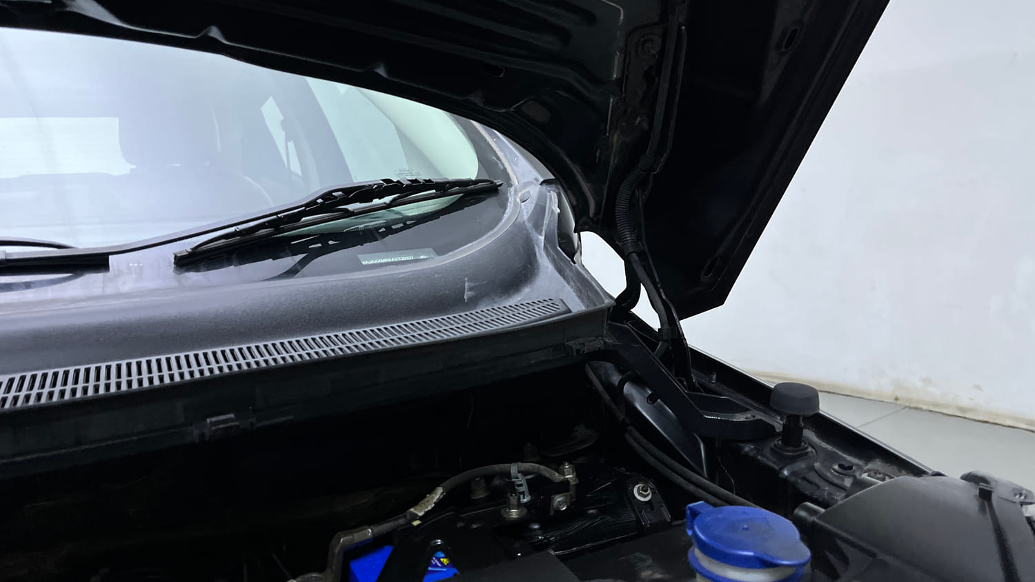 Used 2019 Ford EcoSport Titanium 1.5L Ti-VCT Petrol Manual engine ENGINE LEFT SIDE HINGE & APRON VIEW