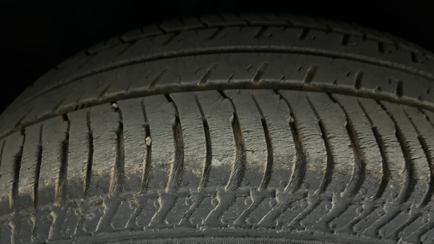Used 2019 Ford EcoSport Titanium 1.5L Ti-VCT Petrol Manual tyres RIGHT REAR TYRE TREAD VIEW