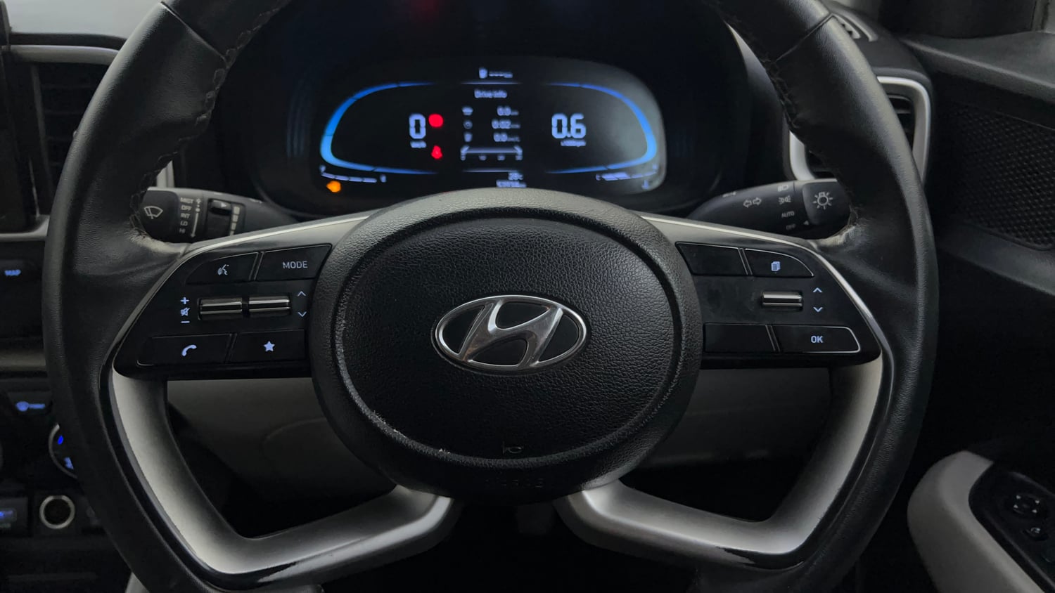 Used 2022 Hyundai Venue SX 1.2 Petrol Petrol Manual top_features Airbags