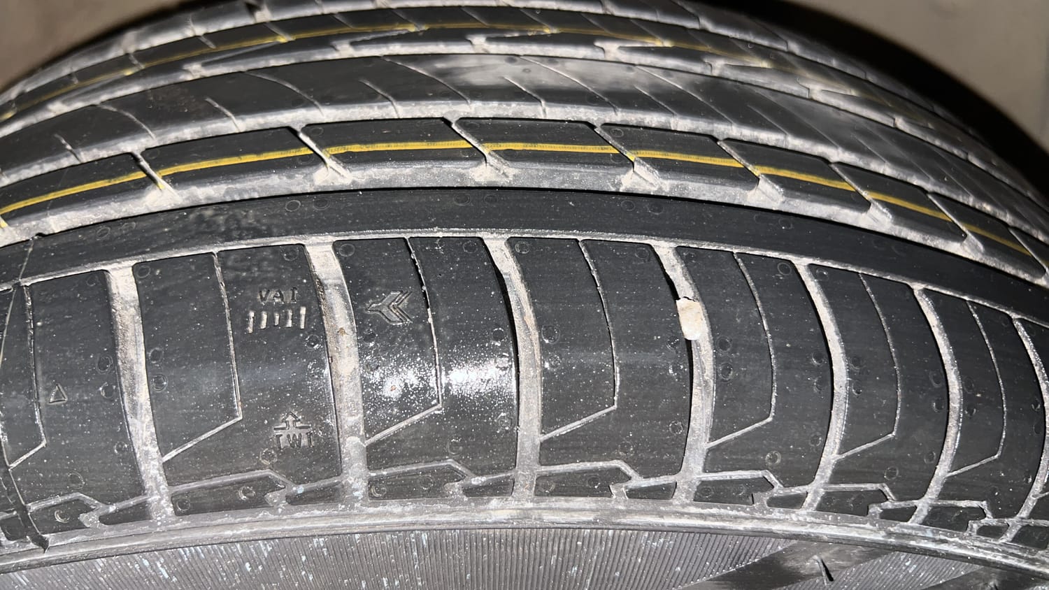 Used 2022 Hyundai Venue SX 1.2 Petrol Petrol Manual tyres RIGHT FRONT TYRE TREAD VIEW