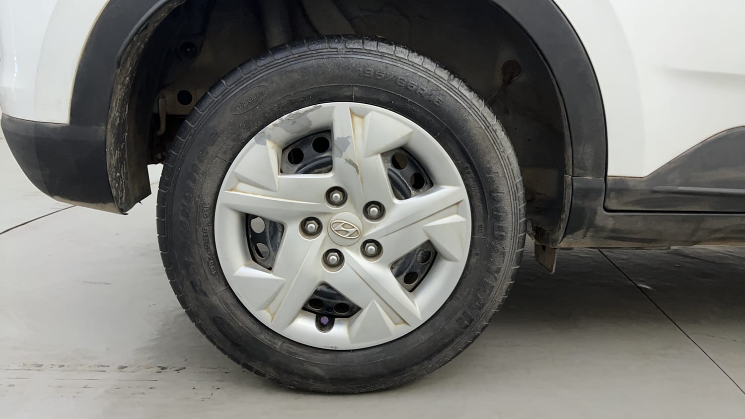 Used 2022 Hyundai Venue SX 1.2 Petrol Petrol Manual tyres RIGHT REAR TYRE RIM VIEW