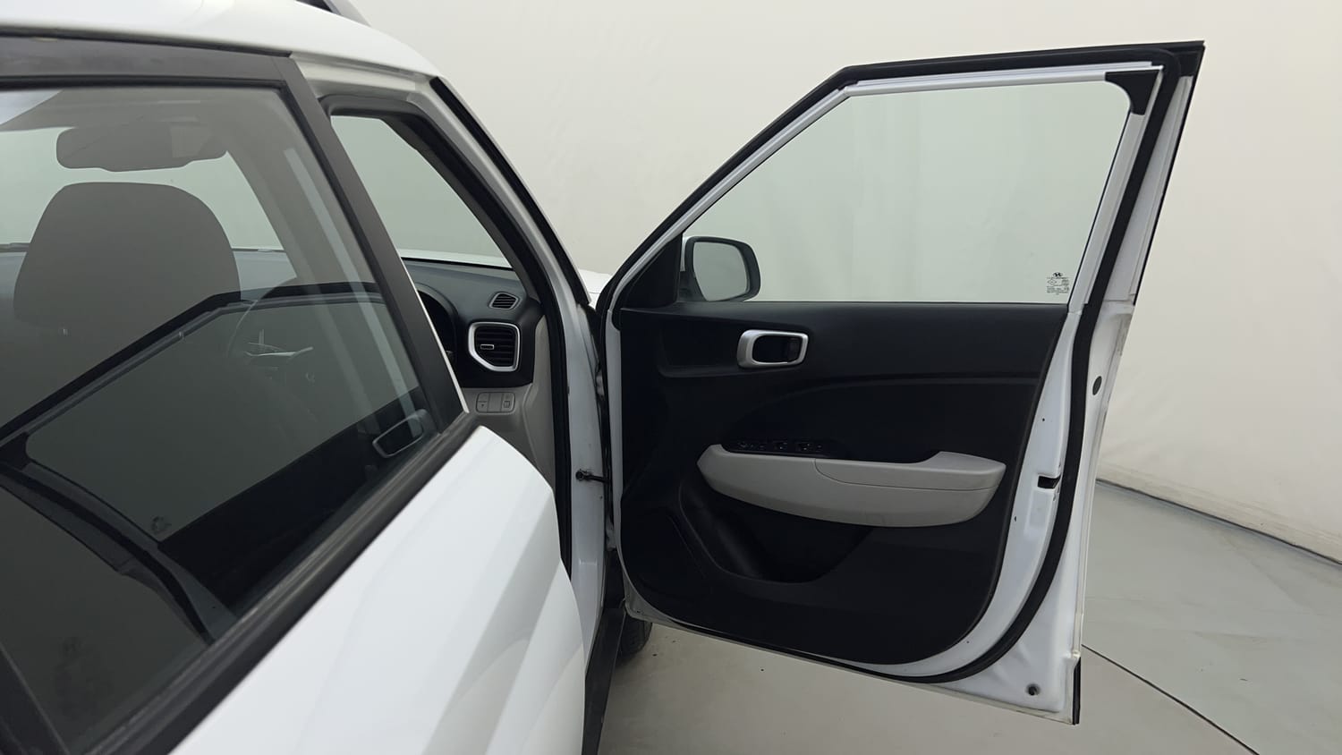 Used 2022 Hyundai Venue SX 1.2 Petrol Petrol Manual interior RIGHT FRONT DOOR OPEN VIEW