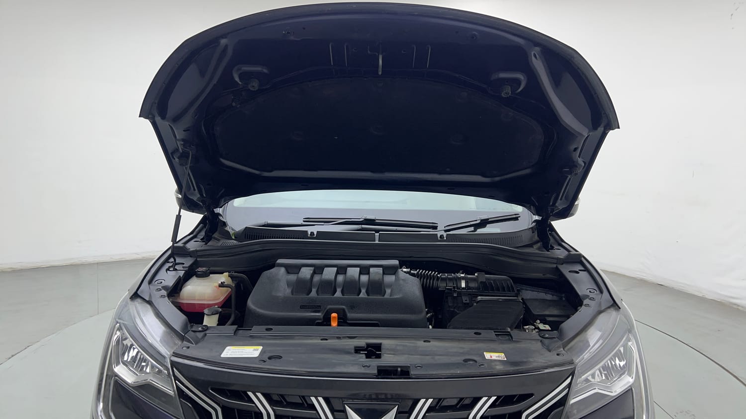2023 Mahindra XUV700 AX 7 Petrol AT 7 STR-28