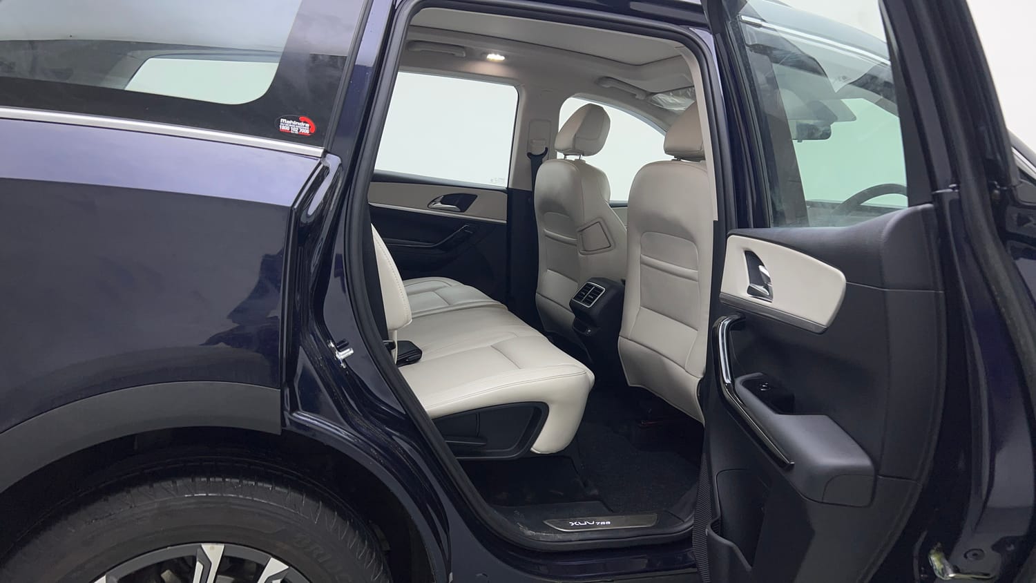 2023 Mahindra XUV700 AX 7 Petrol AT 7 STR-18