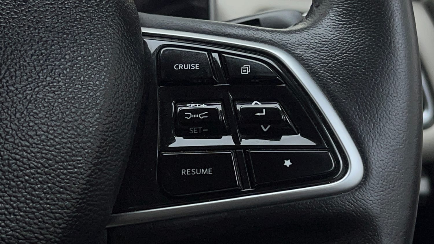 2023 Mahindra XUV700 AX 7 Petrol AT 7 STR-42