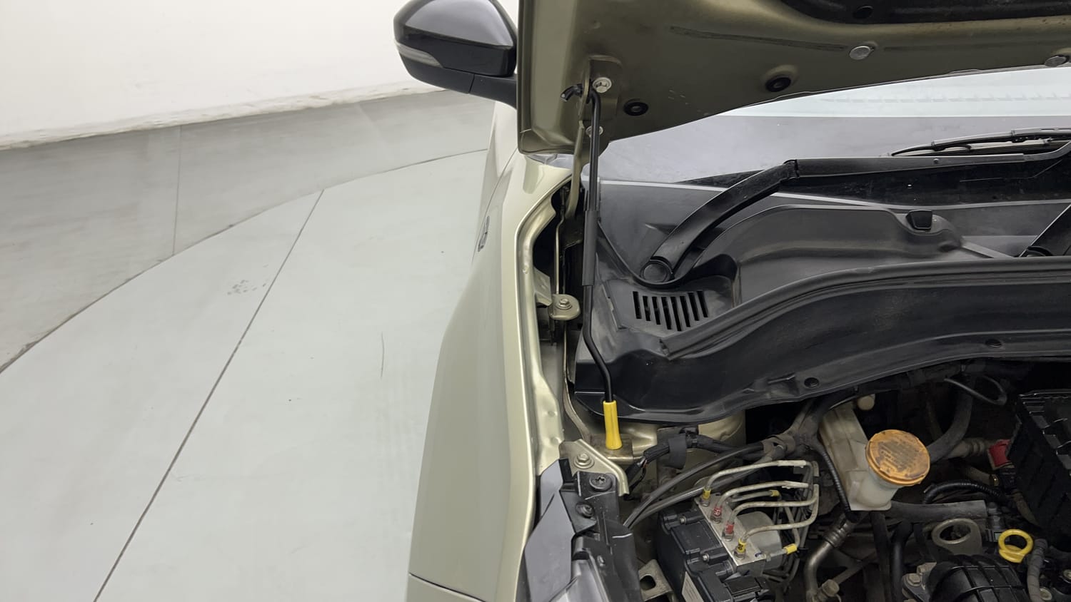 Used 2022 Tata Punch CREATIVE KAZIRANGA EDITION CNG (OUTSIDE FITTED) Cng Manual engine ENGINE RIGHT SIDE HINGE & APRON VIEW