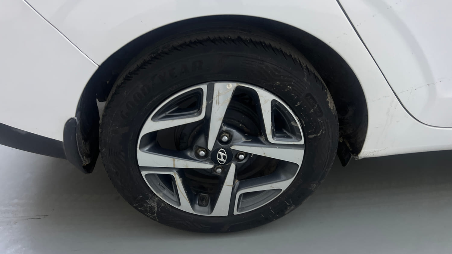 Used 2021 Hyundai Aura SX Plus 1.0 Petrol Petrol Manual tyres RIGHT REAR TYRE RIM VIEW