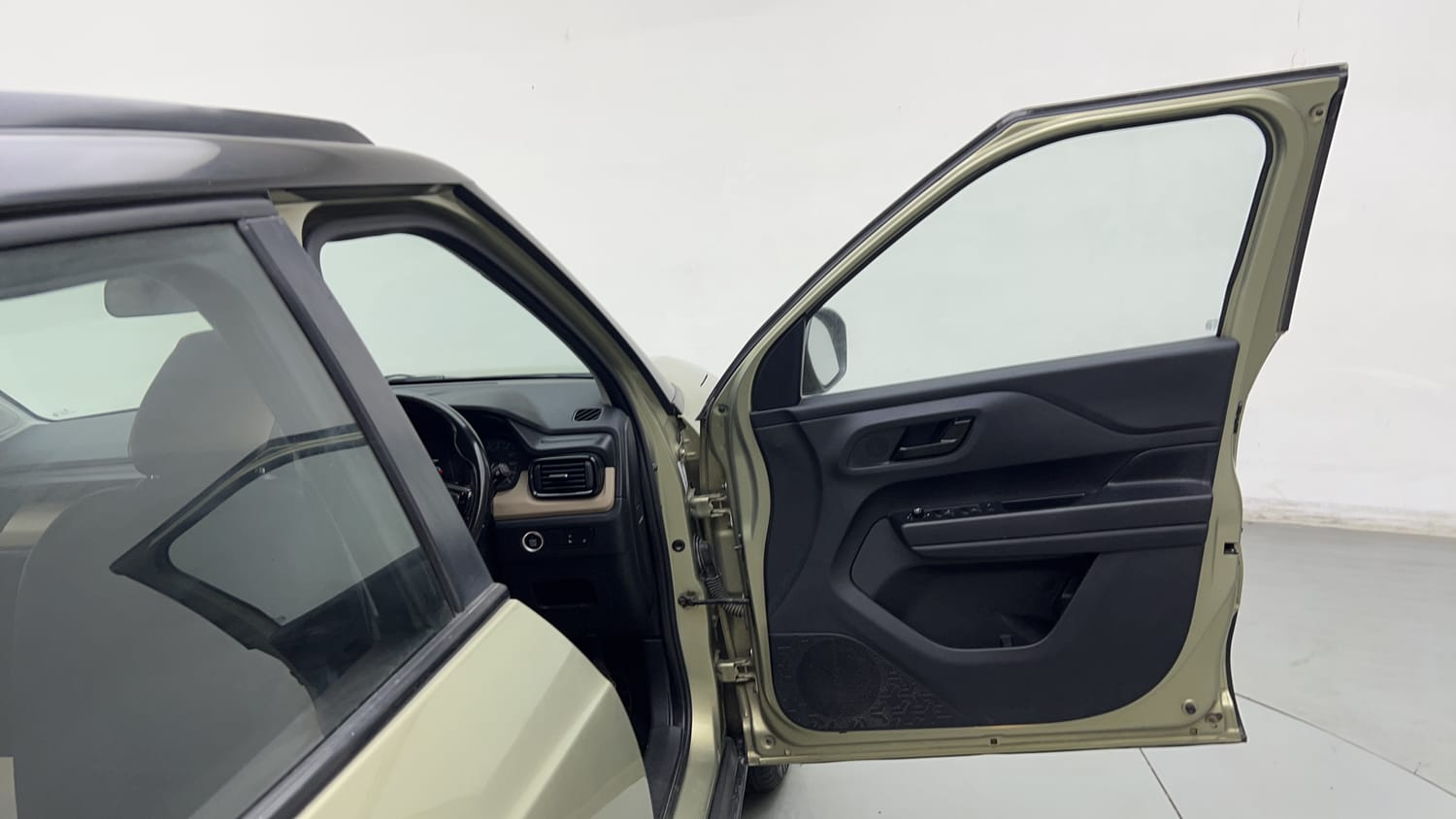 Used 2022 Tata Punch CREATIVE KAZIRANGA EDITION CNG (OUTSIDE FITTED) Cng Manual interior RIGHT FRONT DOOR OPEN VIEW