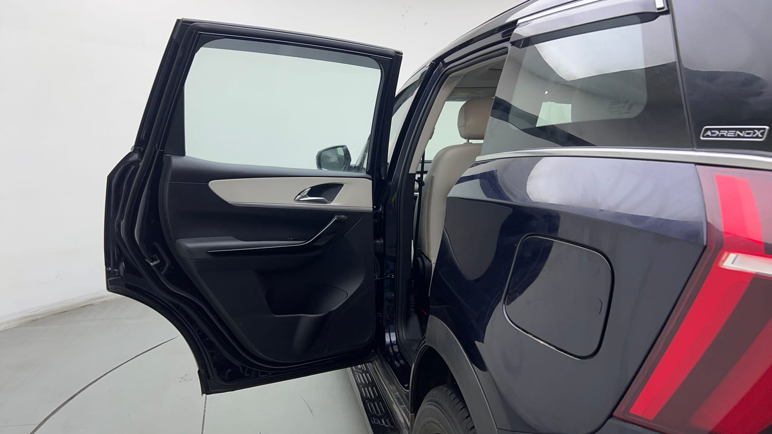 2023 Mahindra XUV700 AX 7 Petrol AT 7 STR-22