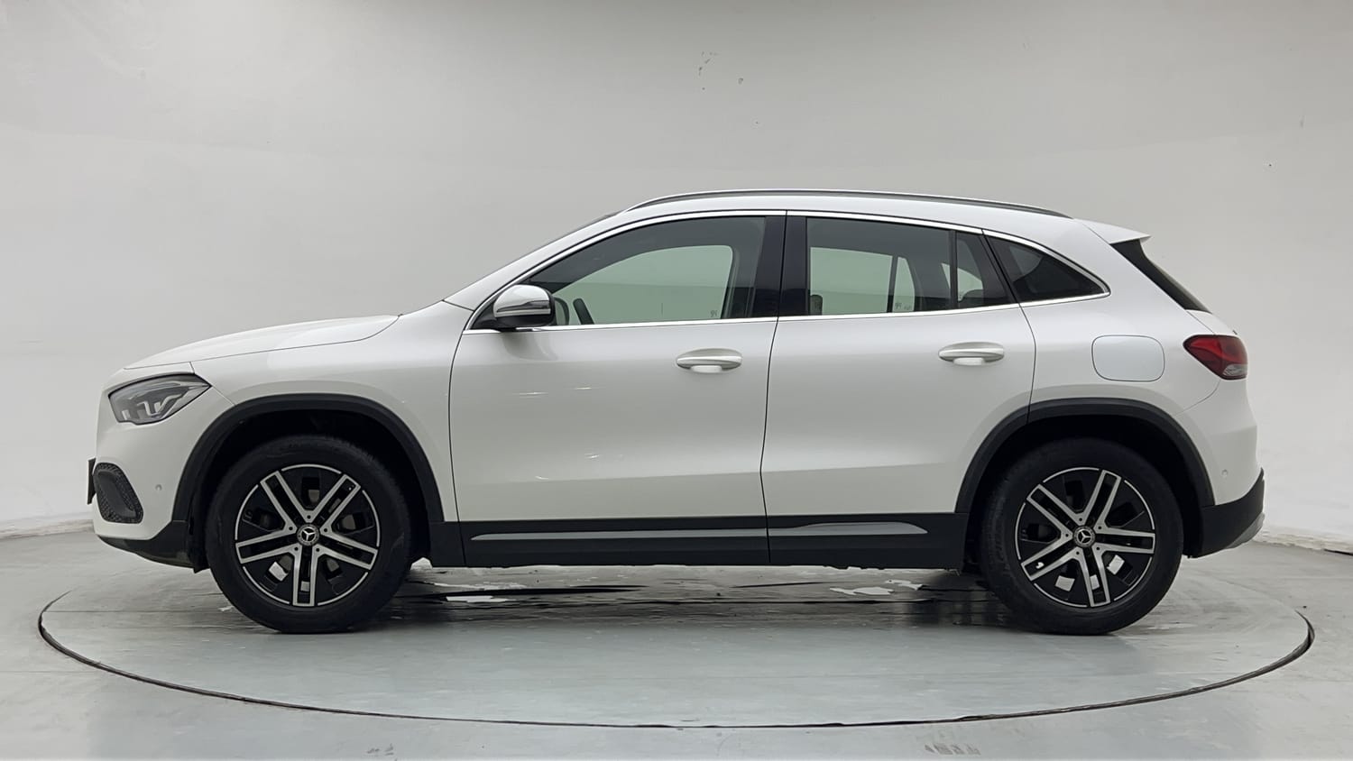 2023 Mercedes-Benz GLA 200-1