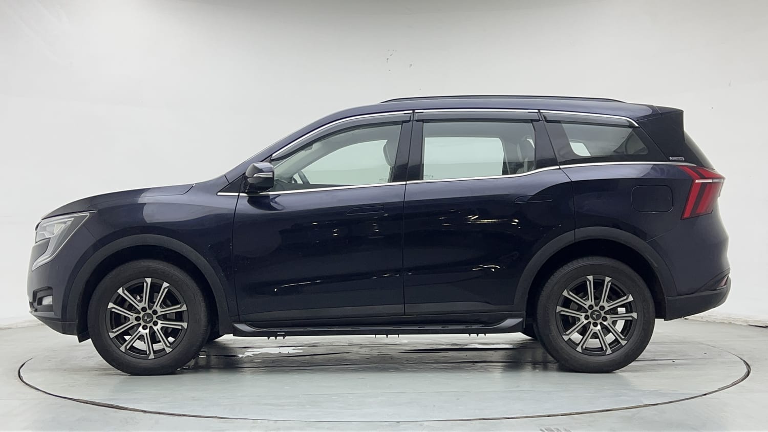 2023 Mahindra XUV700 AX 7 Petrol AT 7 STR-1