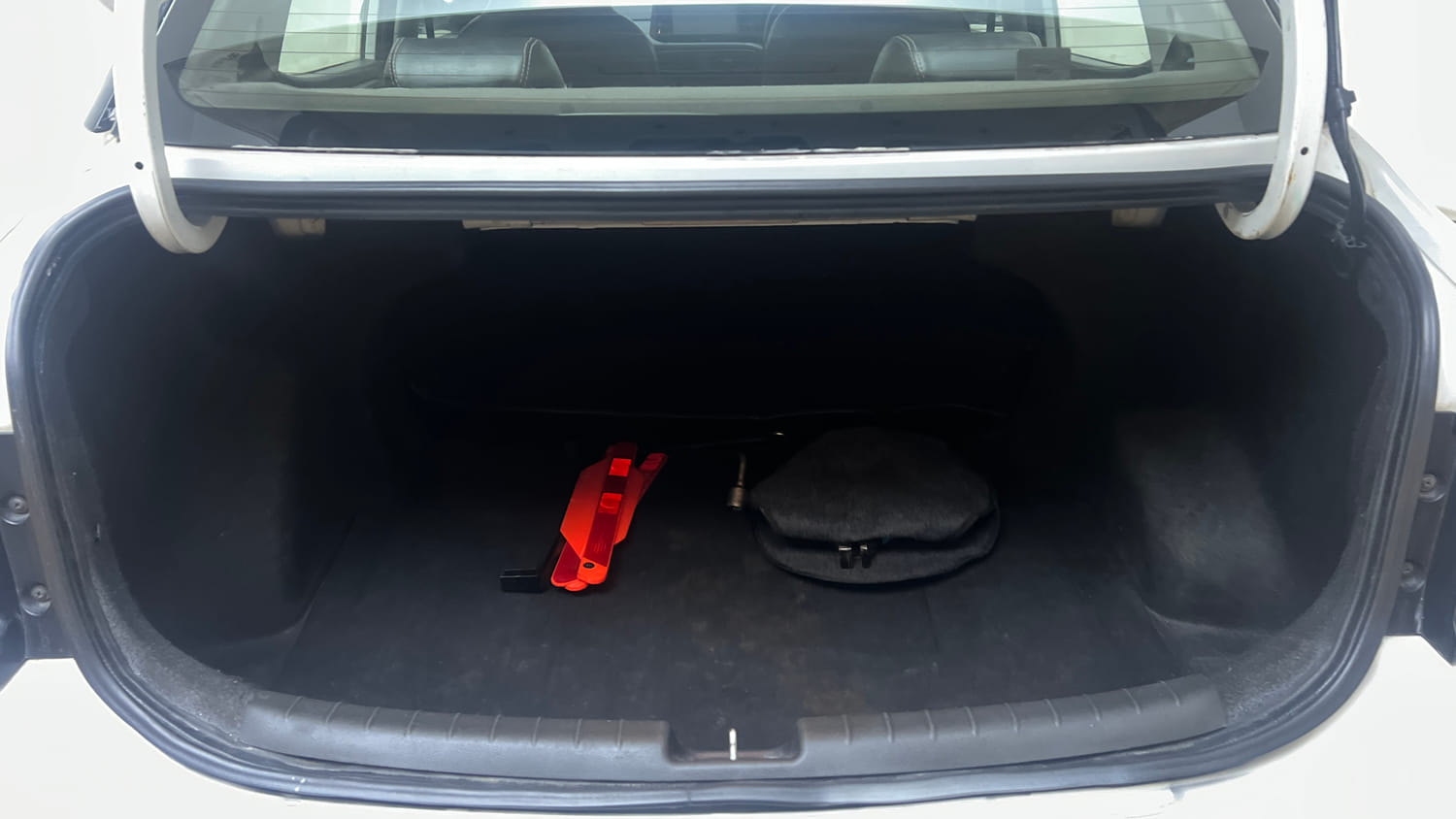 Used 2021 Hyundai Aura SX Plus 1.0 Petrol Petrol Manual interior DICKY INSIDE VIEW