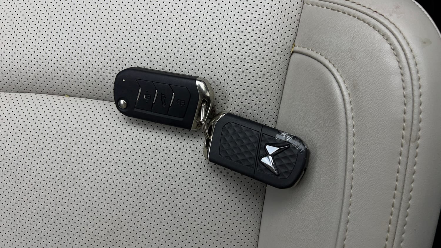 2023 Mahindra XUV700 AX 7 Petrol AT 7 STR-46