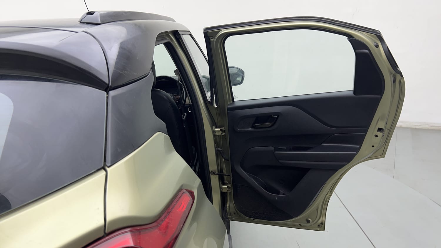 Used 2022 Tata Punch CREATIVE KAZIRANGA EDITION CNG (OUTSIDE FITTED) Cng Manual interior RIGHT REAR DOOR OPEN VIEW