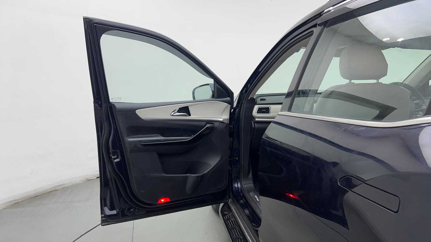2023 Mahindra XUV700 AX 7 Petrol AT 7 STR-21