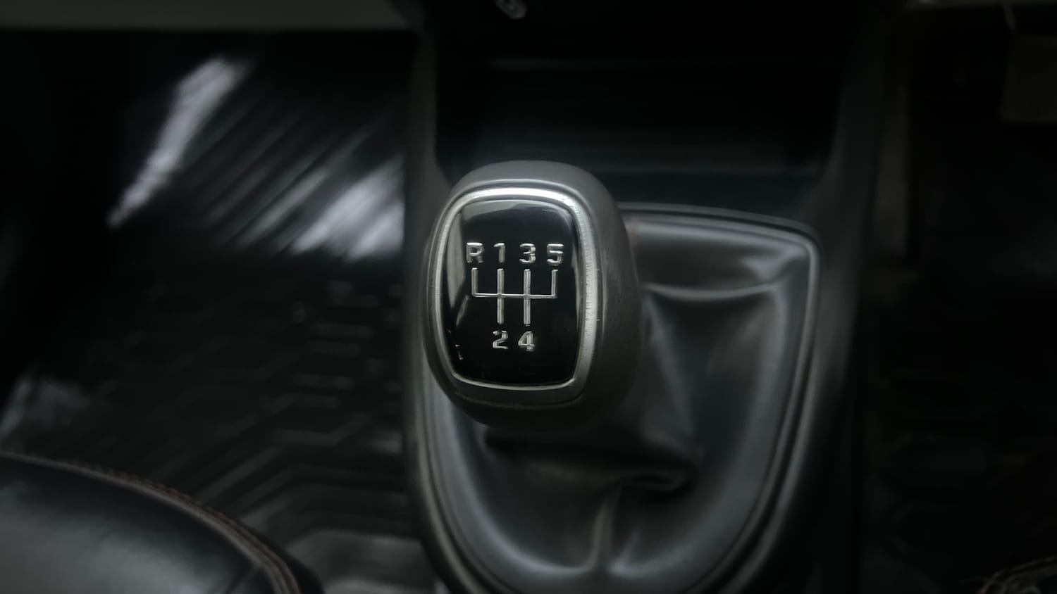 Used 2021 Hyundai Aura SX Plus 1.0 Petrol Petrol Manual interior GEAR  KNOB VIEW