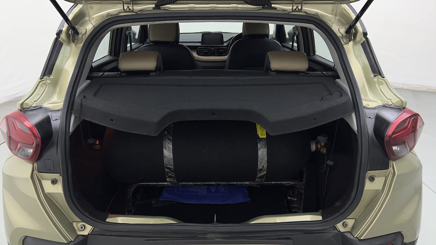 Used 2022 Tata Punch CREATIVE KAZIRANGA EDITION CNG (OUTSIDE FITTED) Cng Manual interior DICKY INSIDE VIEW