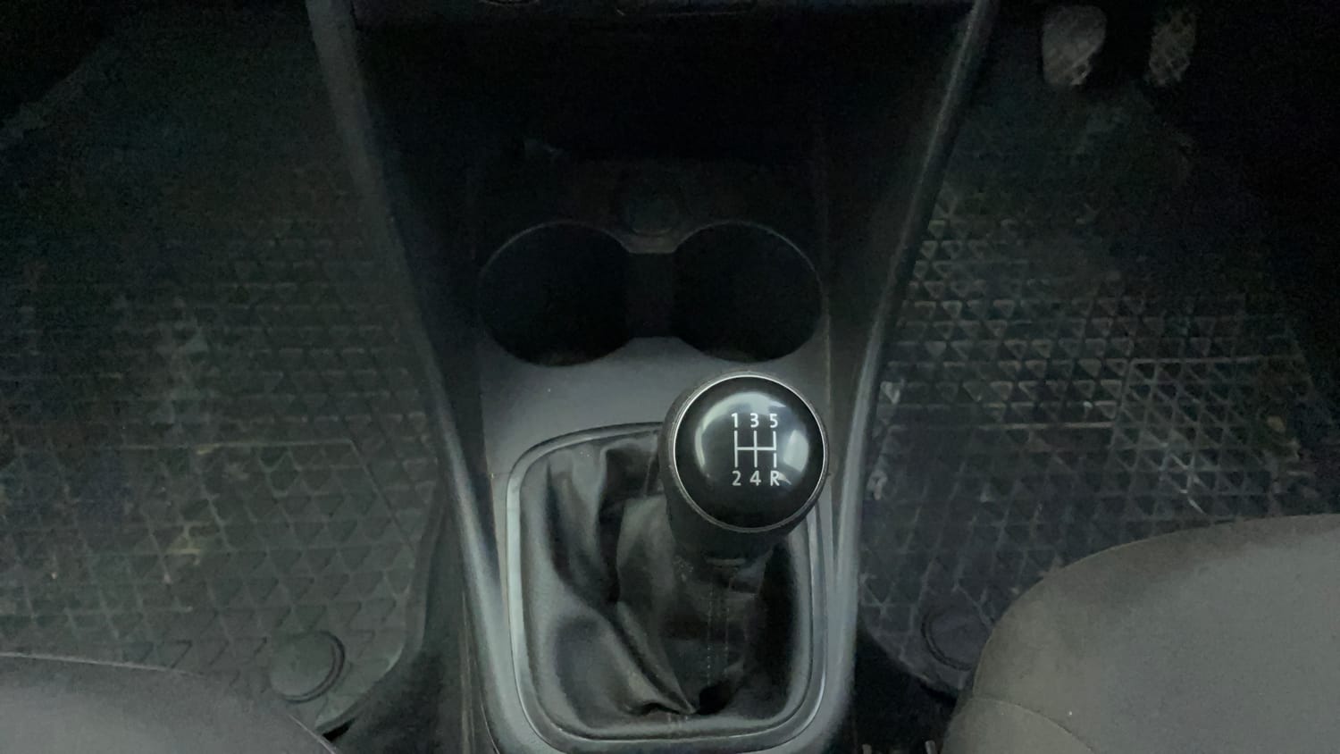 Used 2021 Volkswagen Polo Trendline 1.0L MPI Petrol Manual interior GEAR  KNOB VIEW