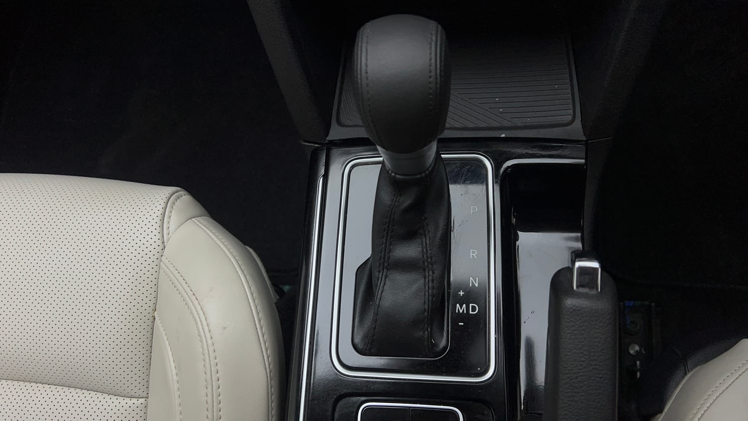 2023 Mahindra XUV700 AX 7 Petrol AT 7 STR-16