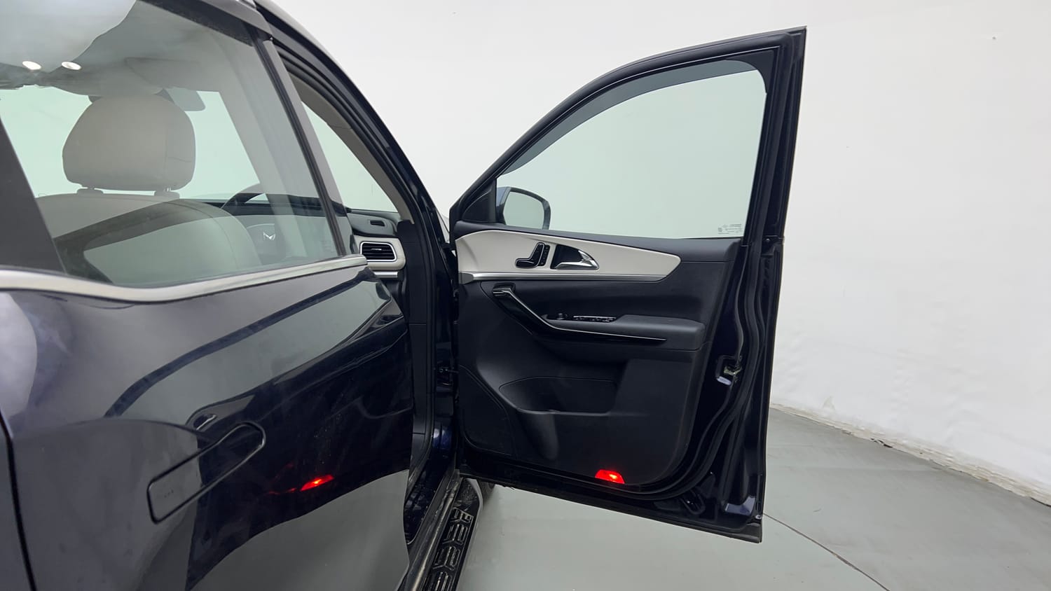 2023 Mahindra XUV700 AX 7 Petrol AT 7 STR-19