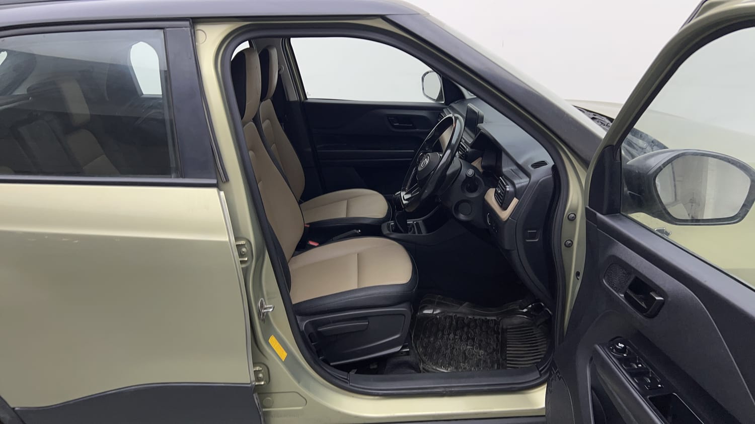 Used 2022 Tata Punch CREATIVE KAZIRANGA EDITION CNG (OUTSIDE FITTED) Cng Manual interior RIGHT SIDE FRONT DOOR CABIN VIEW