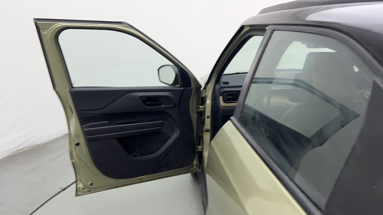 Used 2022 Tata Punch CREATIVE KAZIRANGA EDITION CNG (OUTSIDE FITTED) Cng Manual interior LEFT FRONT DOOR OPEN VIEW