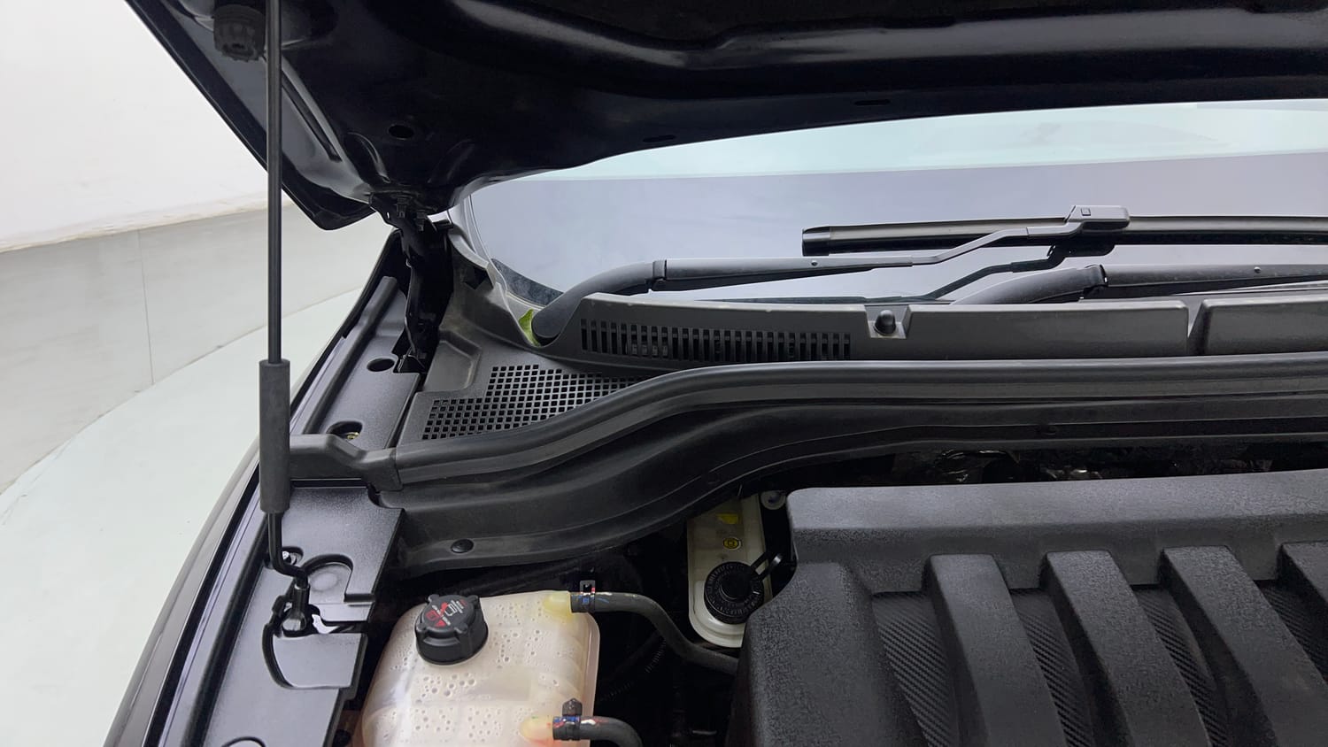 2023 Mahindra XUV700 AX 7 Petrol AT 7 STR-32