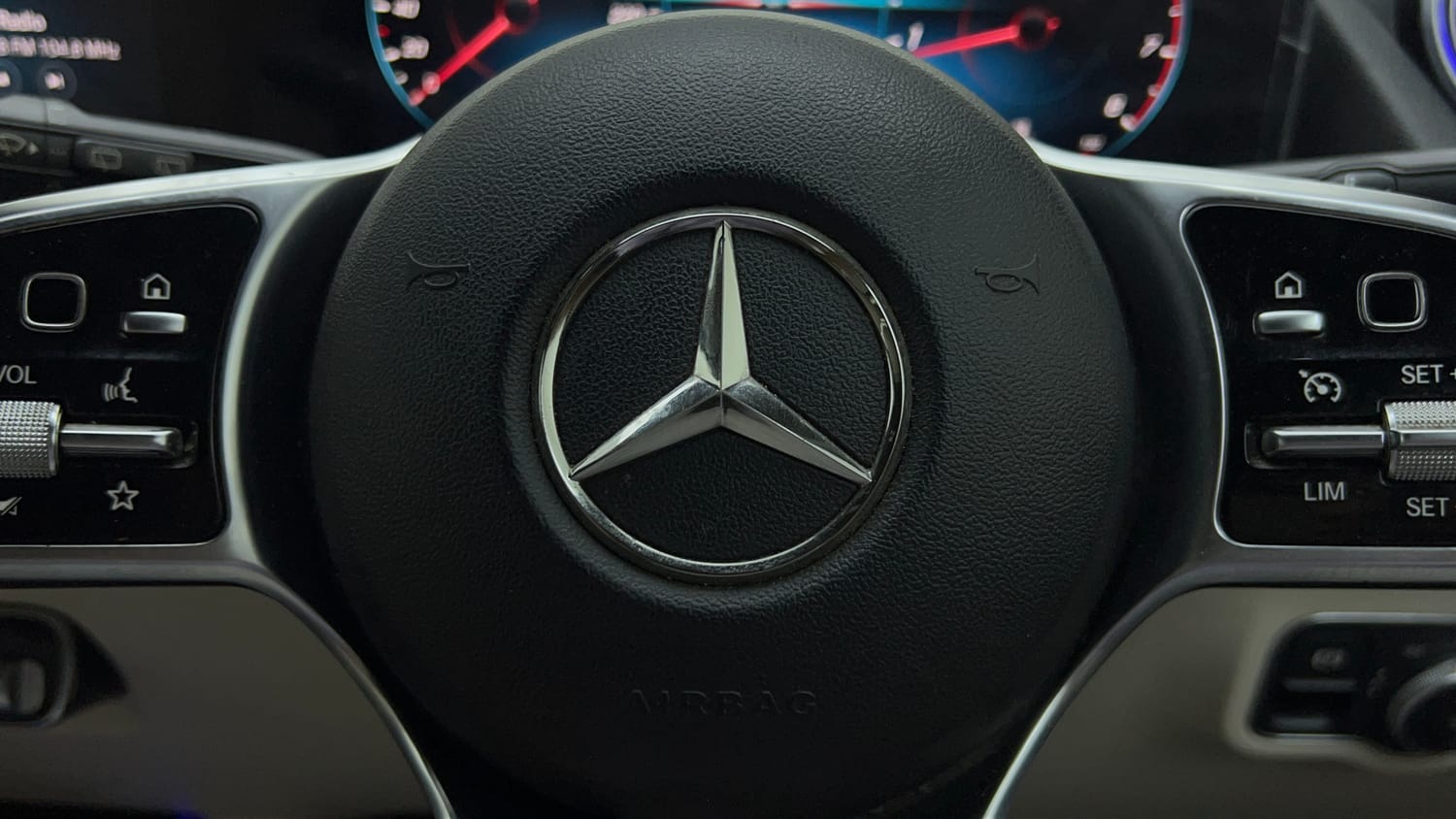 2023 Mercedes-Benz GLA 200-44