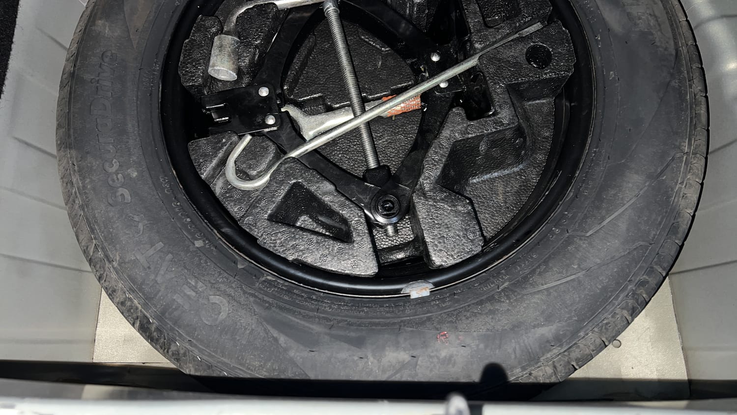 Used 2022 Tata Punch CREATIVE KAZIRANGA EDITION CNG (OUTSIDE FITTED) Cng Manual tyres SPARE TYRE VIEW