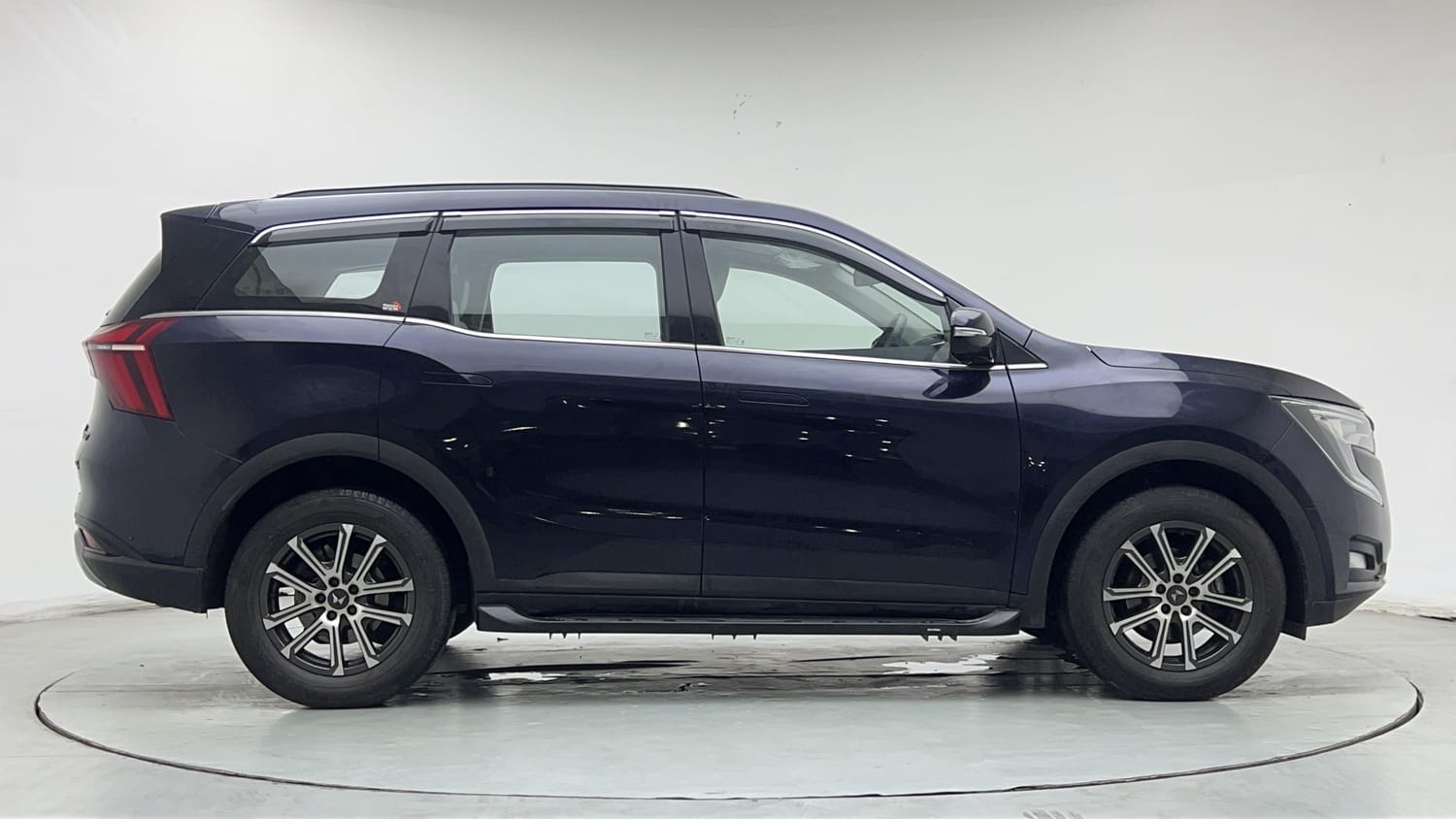 2023 Mahindra XUV700 AX 7 Petrol AT 7 STR-5