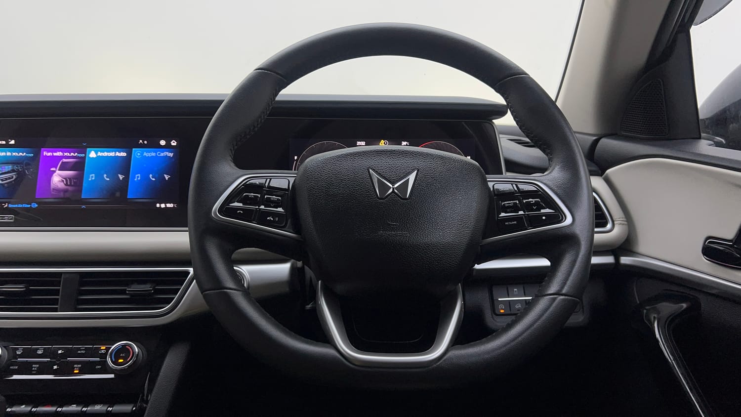 2023 Mahindra XUV700 AX 7 Petrol AT 7 STR-14