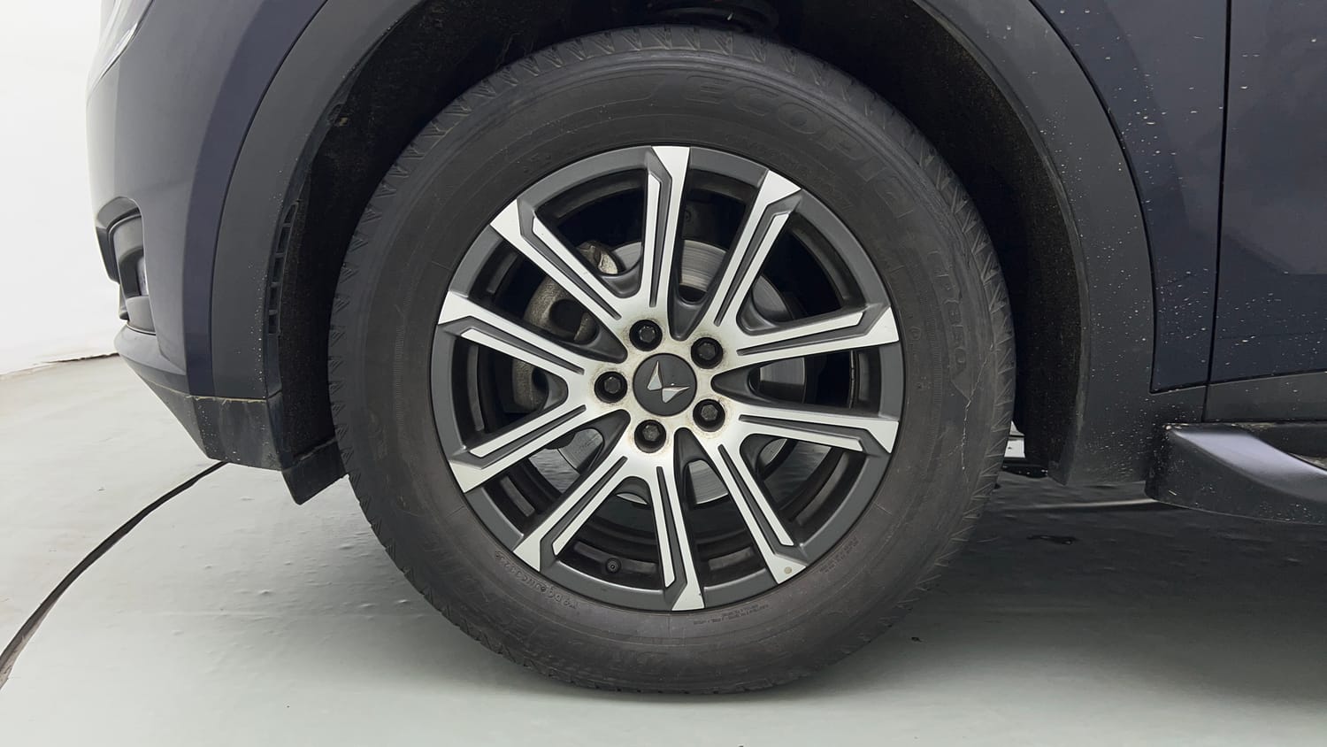 2023 Mahindra XUV700 AX 7 Petrol AT 7 STR-35