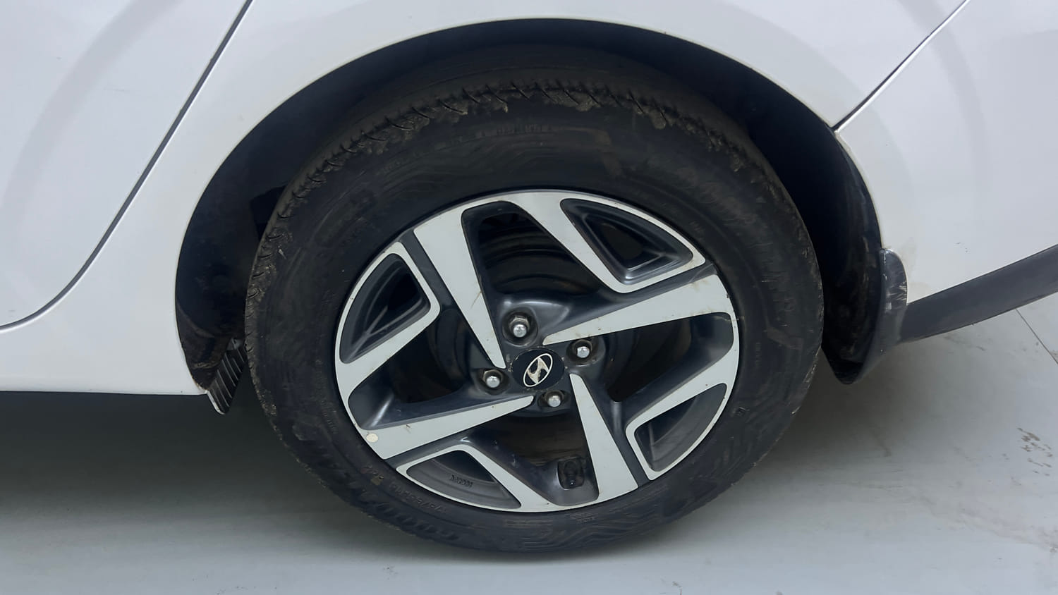 Used 2021 Hyundai Aura SX Plus 1.0 Petrol Petrol Manual tyres LEFT REAR TYRE RIM VIEW