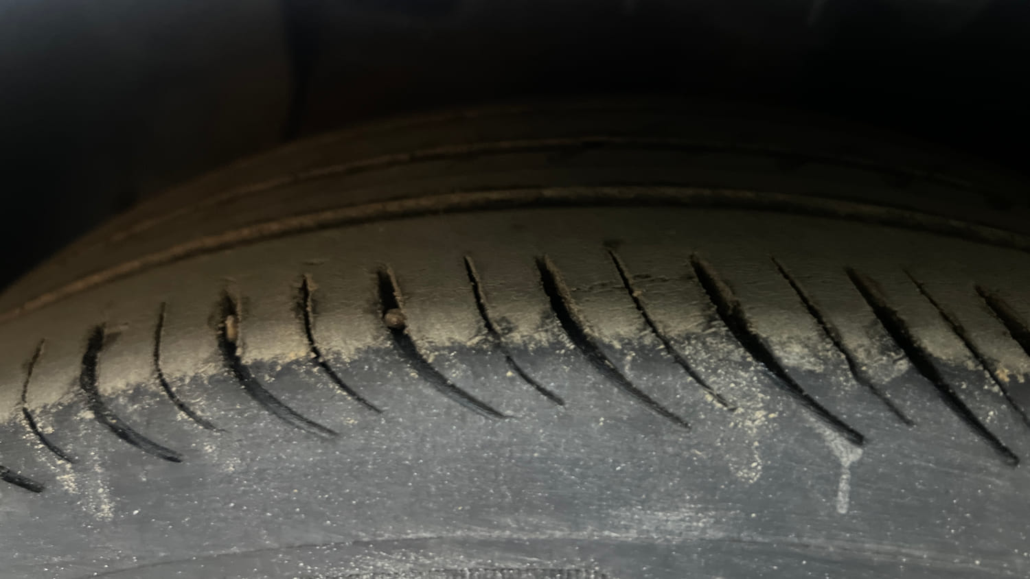 Used 2021 Hyundai Aura SX Plus 1.0 Petrol Petrol Manual tyres LEFT FRONT TYRE TREAD VIEW