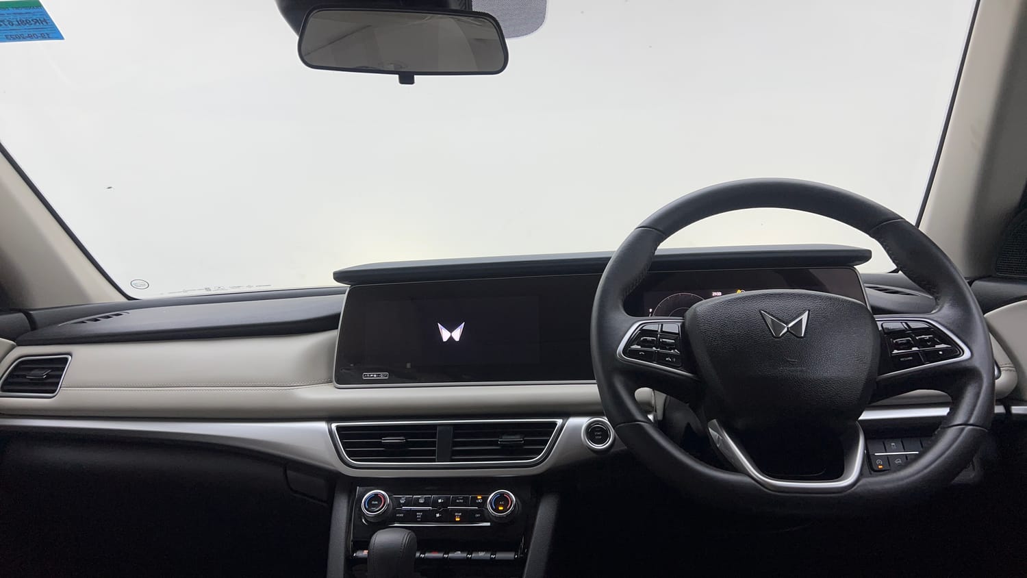 2023 Mahindra XUV700 AX 7 Petrol AT 7 STR-12