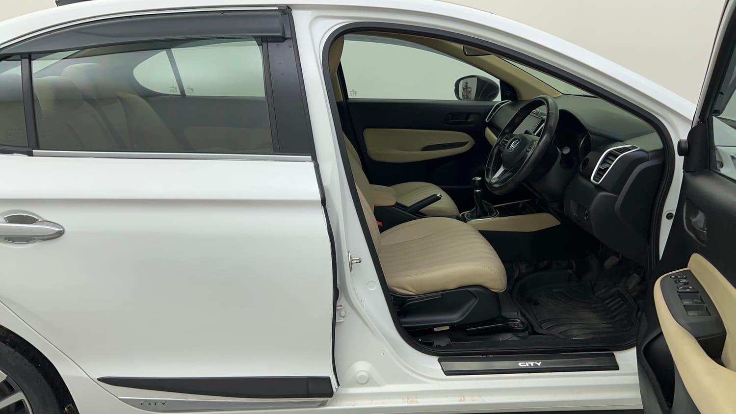 Used 2022 Honda City V Petrol Petrol Manual interior RIGHT SIDE FRONT DOOR CABIN VIEW