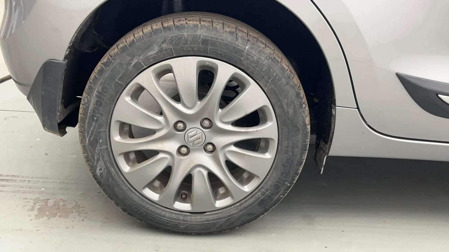Used 2019 Maruti Suzuki Baleno Zeta 1.2 AT Petrol Automatic tyres RIGHT REAR TYRE RIM VIEW