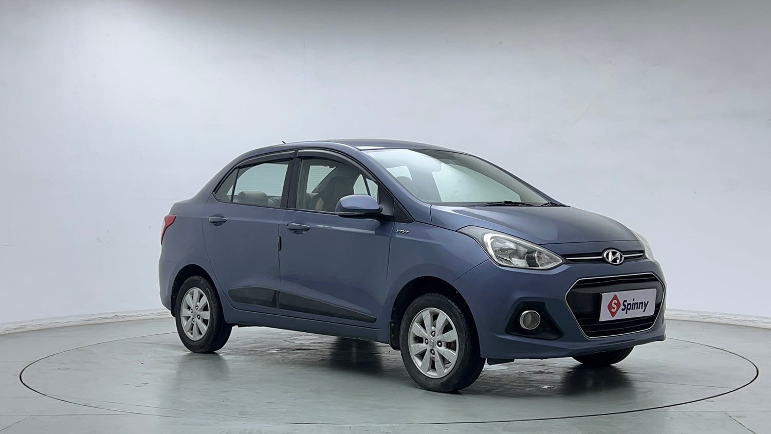 Used 2017 Hyundai Xcent SX Petrol Manual exterior RIGHT FRONT CORNER VIEW