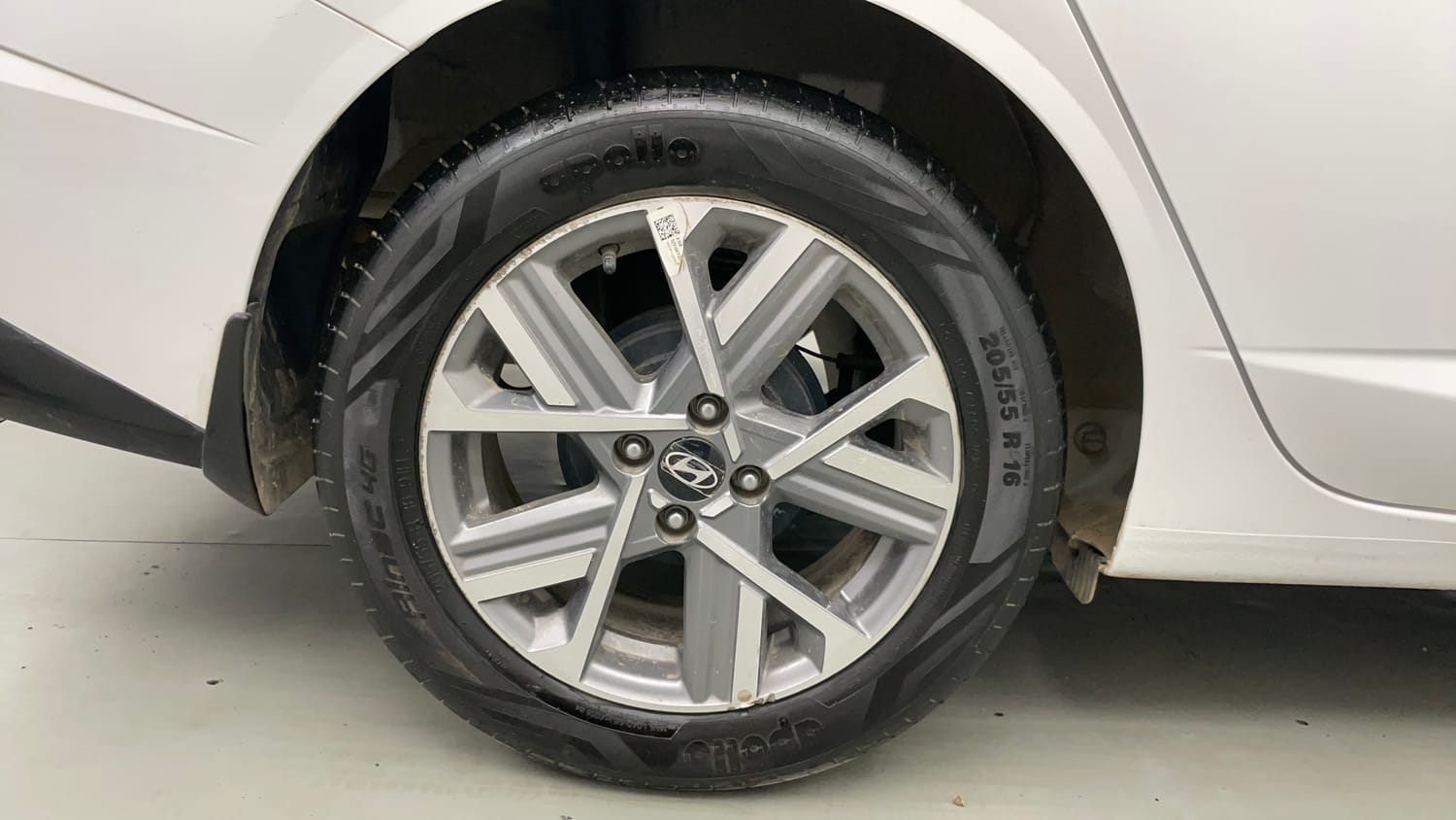 Used 2025 Hyundai Verna SX 1.5 Petrol MT Petrol Manual tyres RIGHT REAR TYRE RIM VIEW