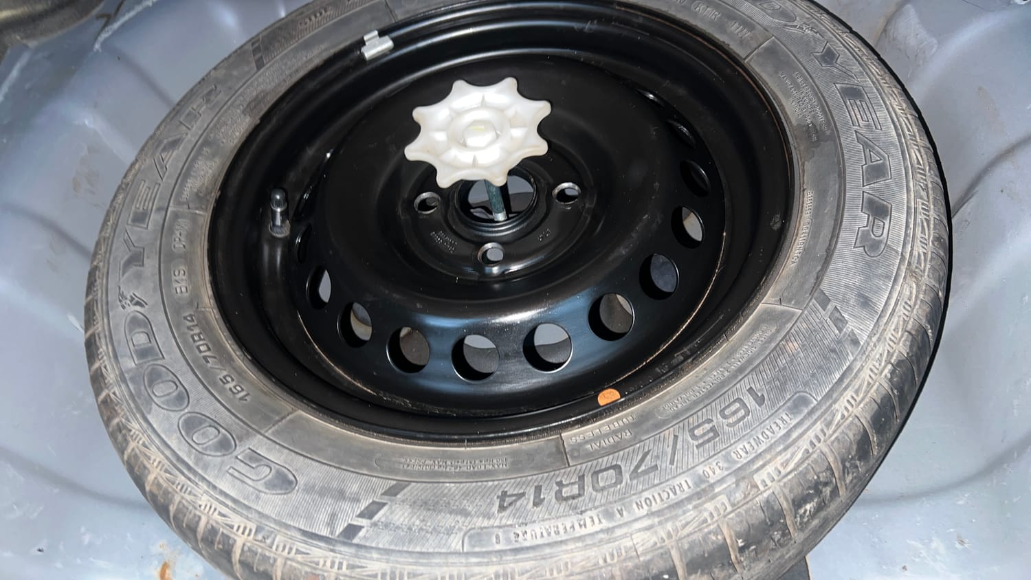 Used 2017 Hyundai Xcent SX Petrol Manual tyres SPARE TYRE VIEW