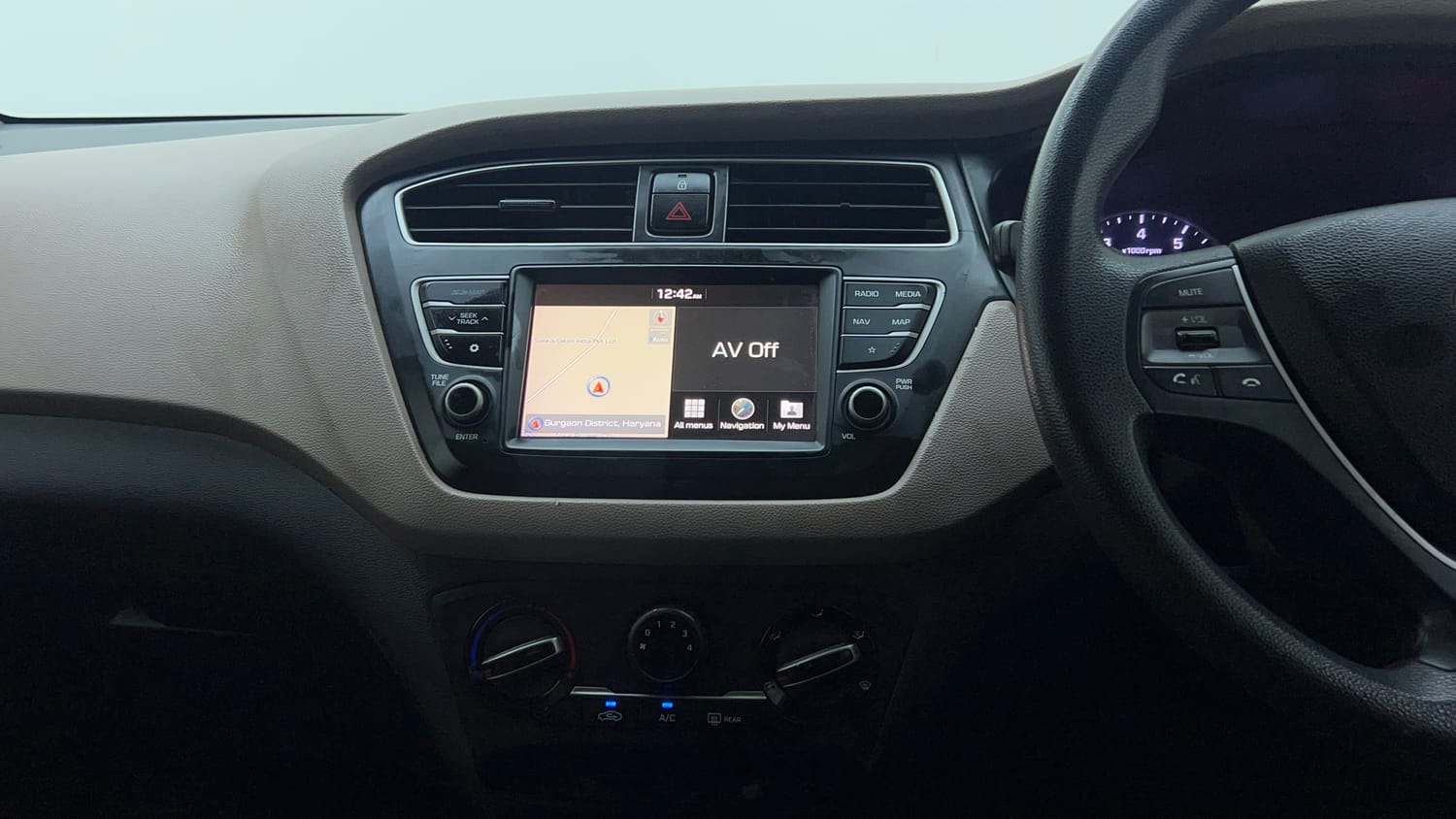 Used 2019 Hyundai Elite i20 Sportz Plus 1.2 Petrol Manual top_features Integrated (in-dash) music system