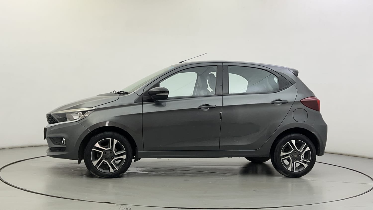 Used 2021 Tata Tiago XZ Plus Petrol Manual exterior LEFT SIDE VIEW