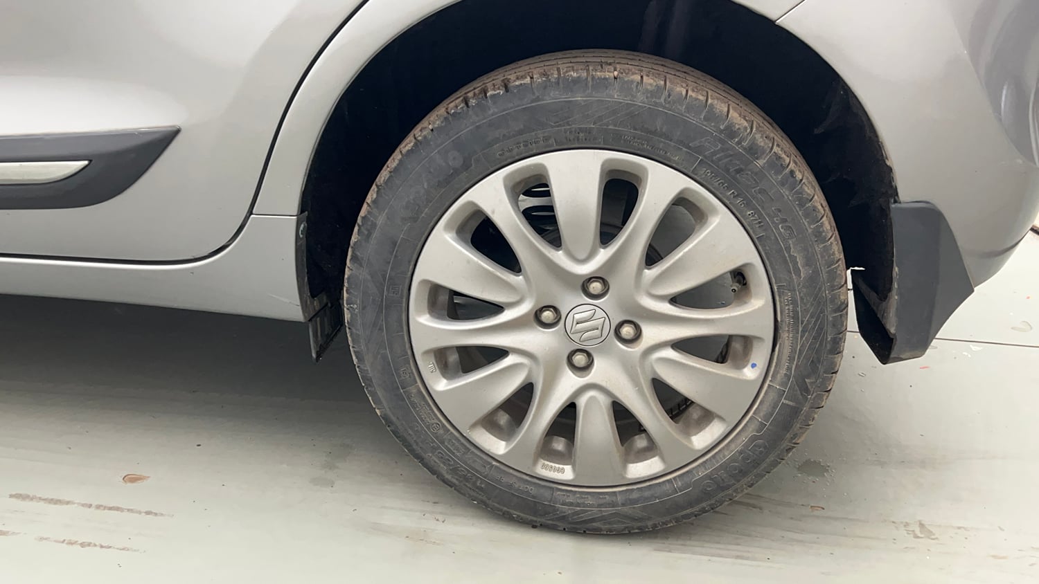 Used 2019 Maruti Suzuki Baleno Zeta 1.2 AT Petrol Automatic tyres LEFT REAR TYRE RIM VIEW